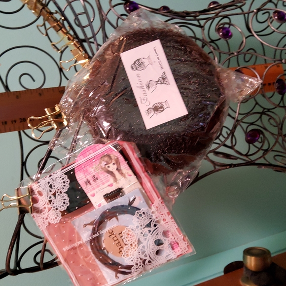 2 Tone Tossled Up Bun Extension Kit - Picture 3 of 6